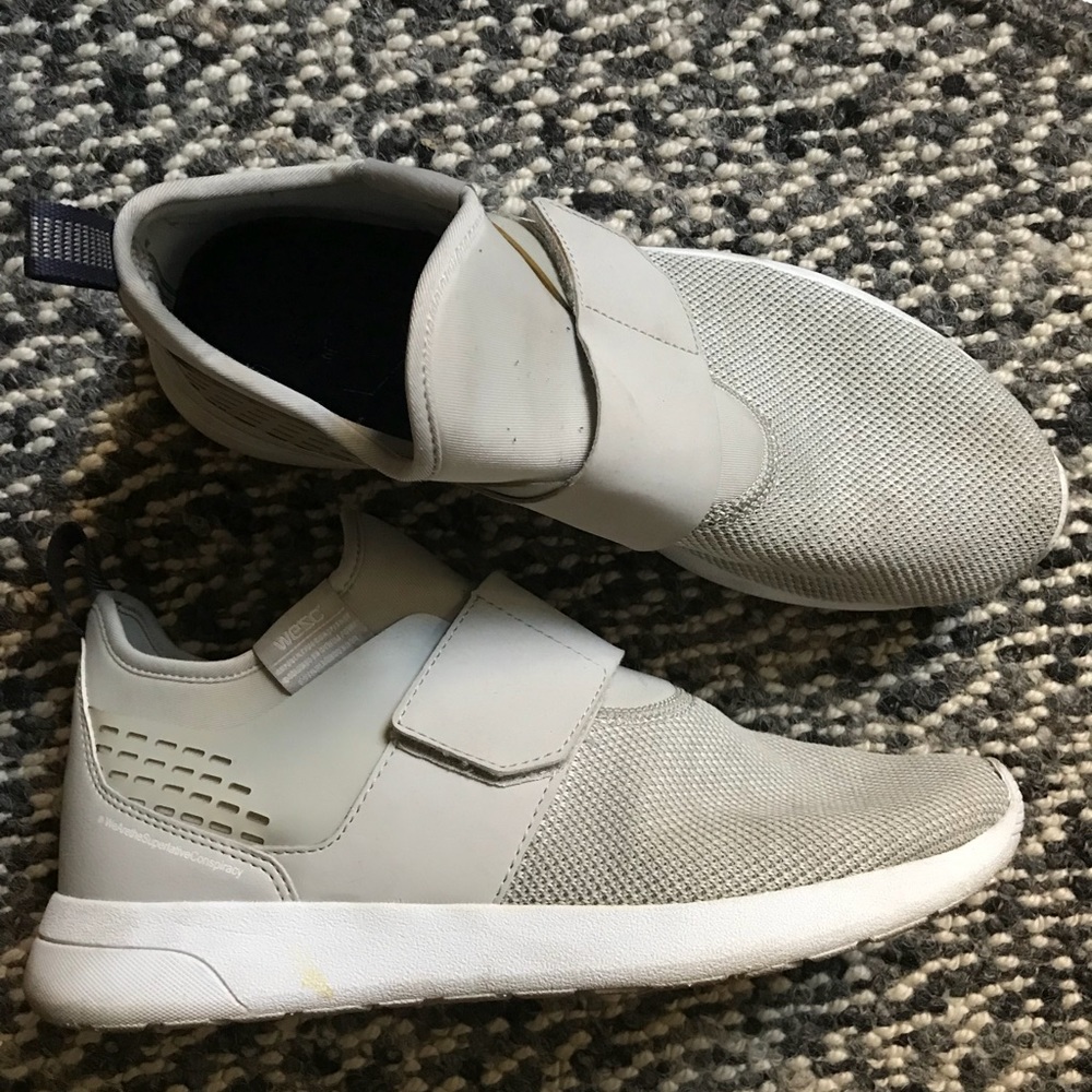 Velcro running sneakers